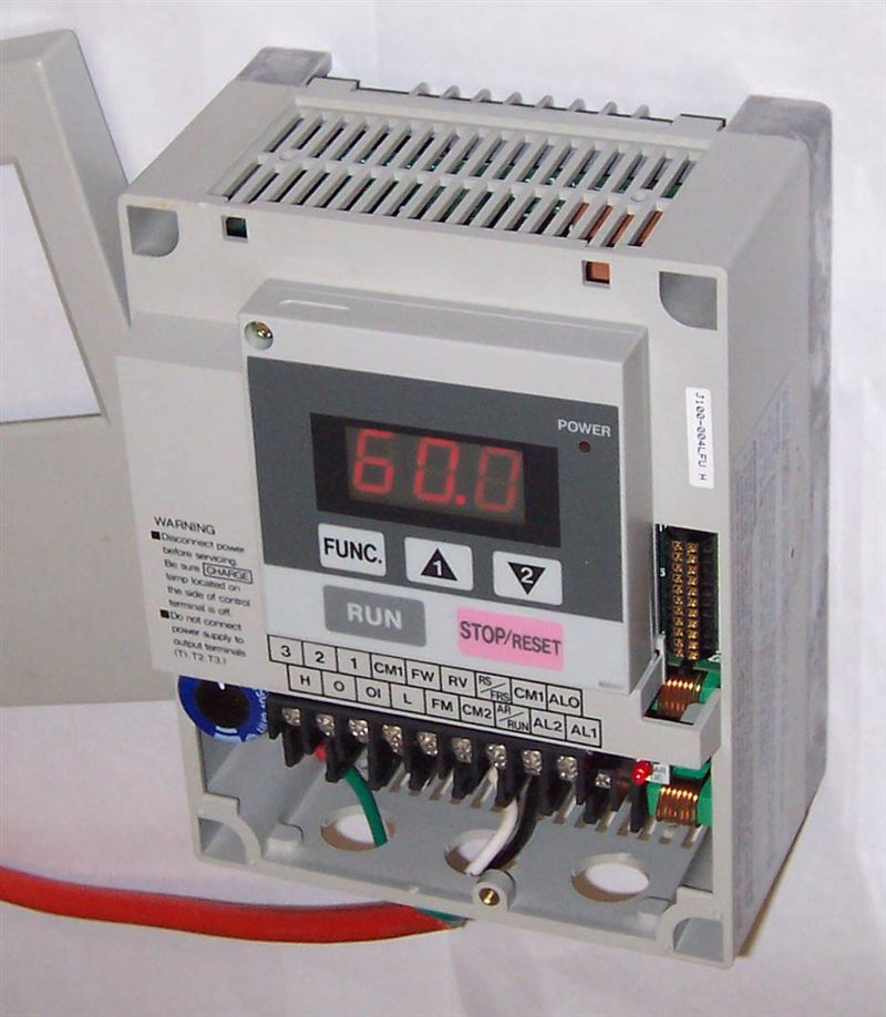 Compact variable-frequency drive unit, the same product class as the Danfoss FC302 for precise AC motor speed and torque control
